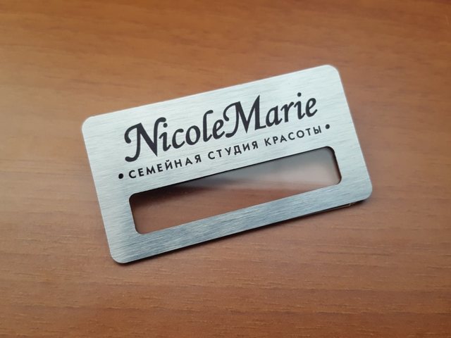 металлический бейдж для студии красоты