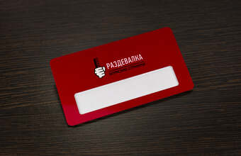 металлический бейдж красного цвета