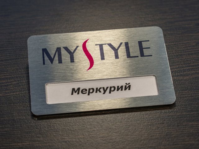 бейдж алюминиевый с логотипом